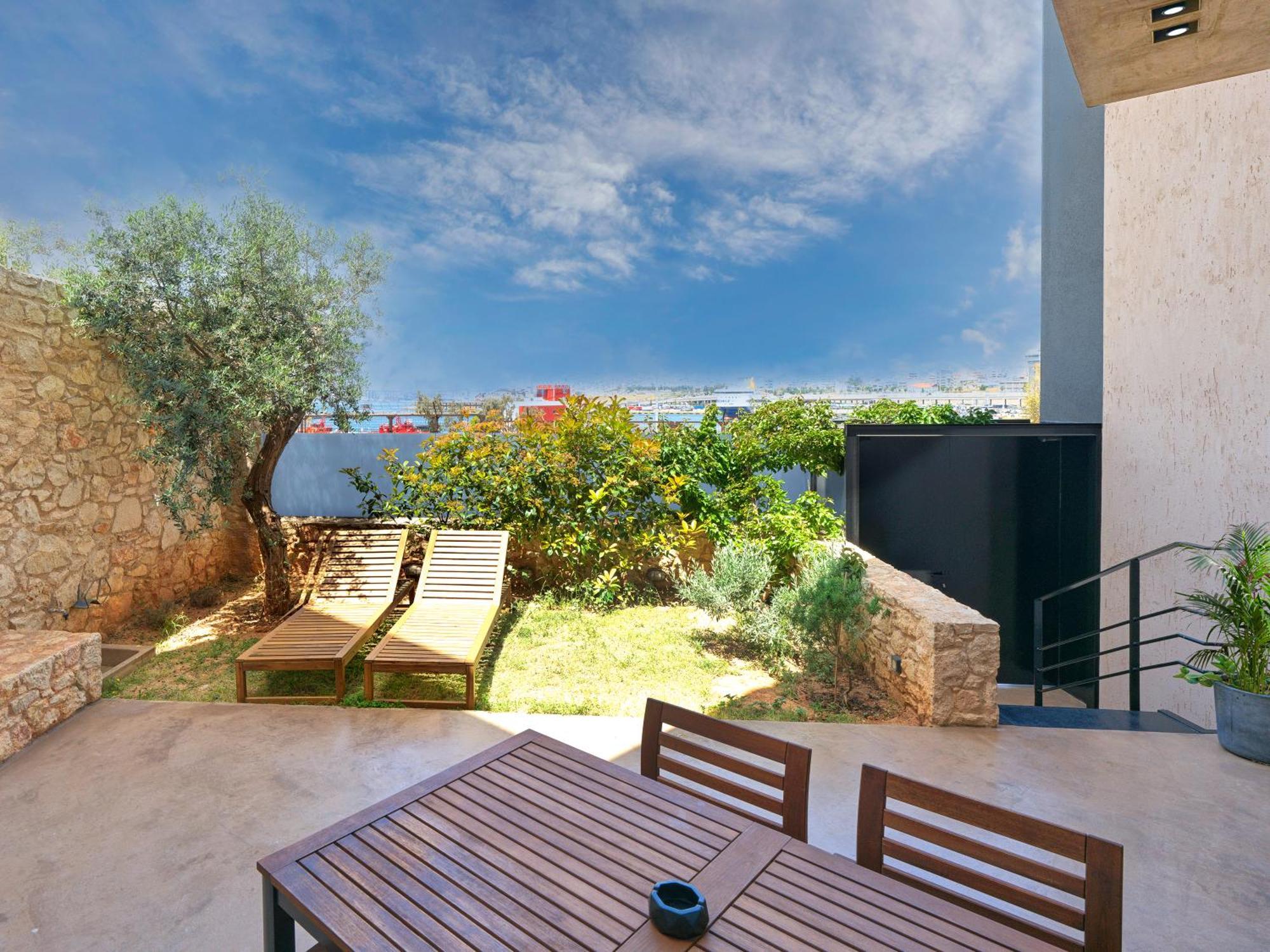 Sea View Garden Suites Pireus Eksteriør bilde